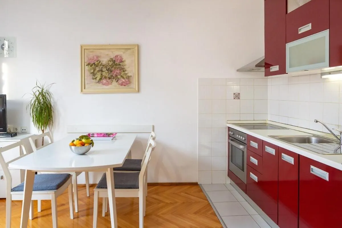 Apartments With Wifi Split - 21345