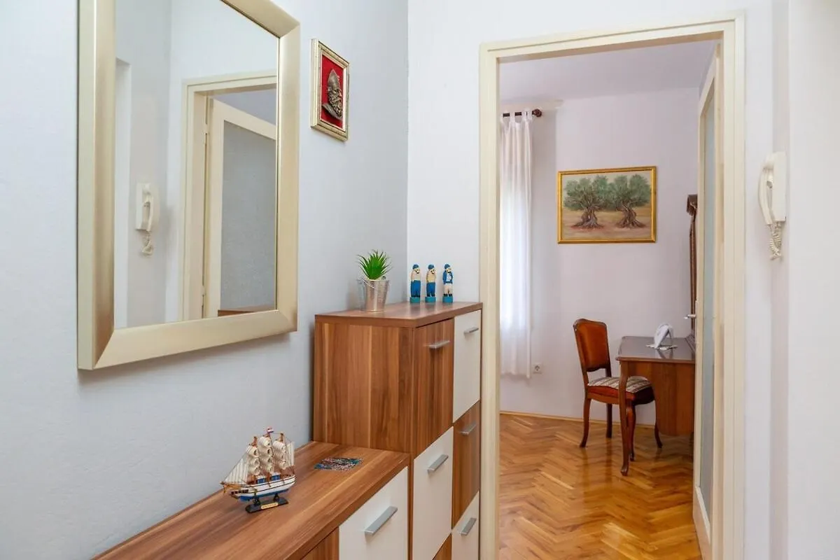 Apartments With Wifi Split - 21345 Croatia